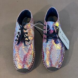 NWT! Joy & Mario Pink Holographic Comfort Flat Lace up Sneakers Women’s US 7